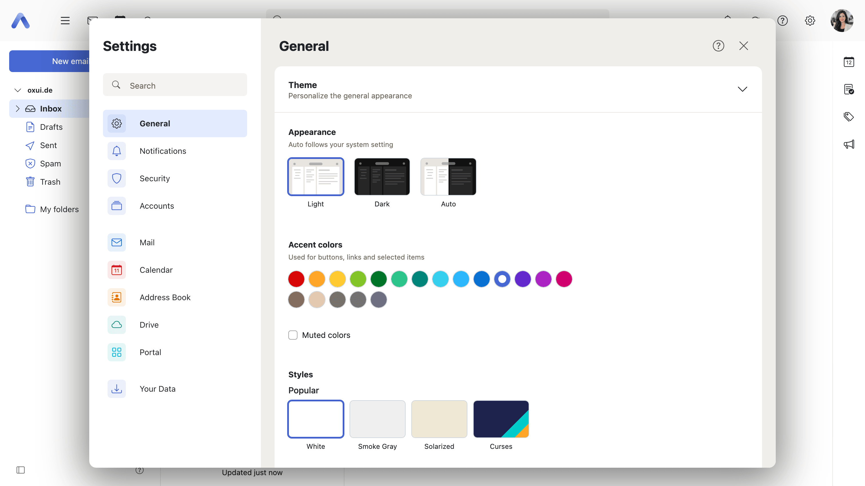 The Light, Dark and Auto cards in the general settings